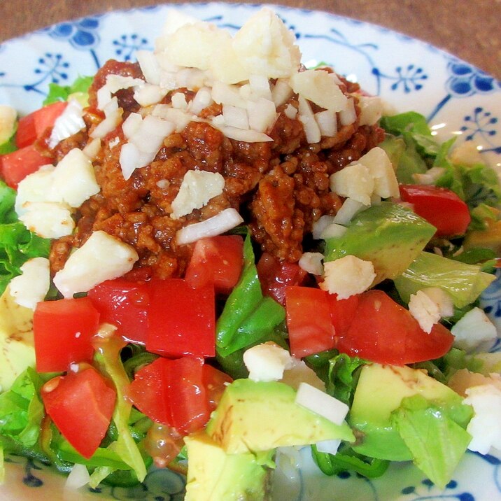 トマト肉味噌のタコライス風